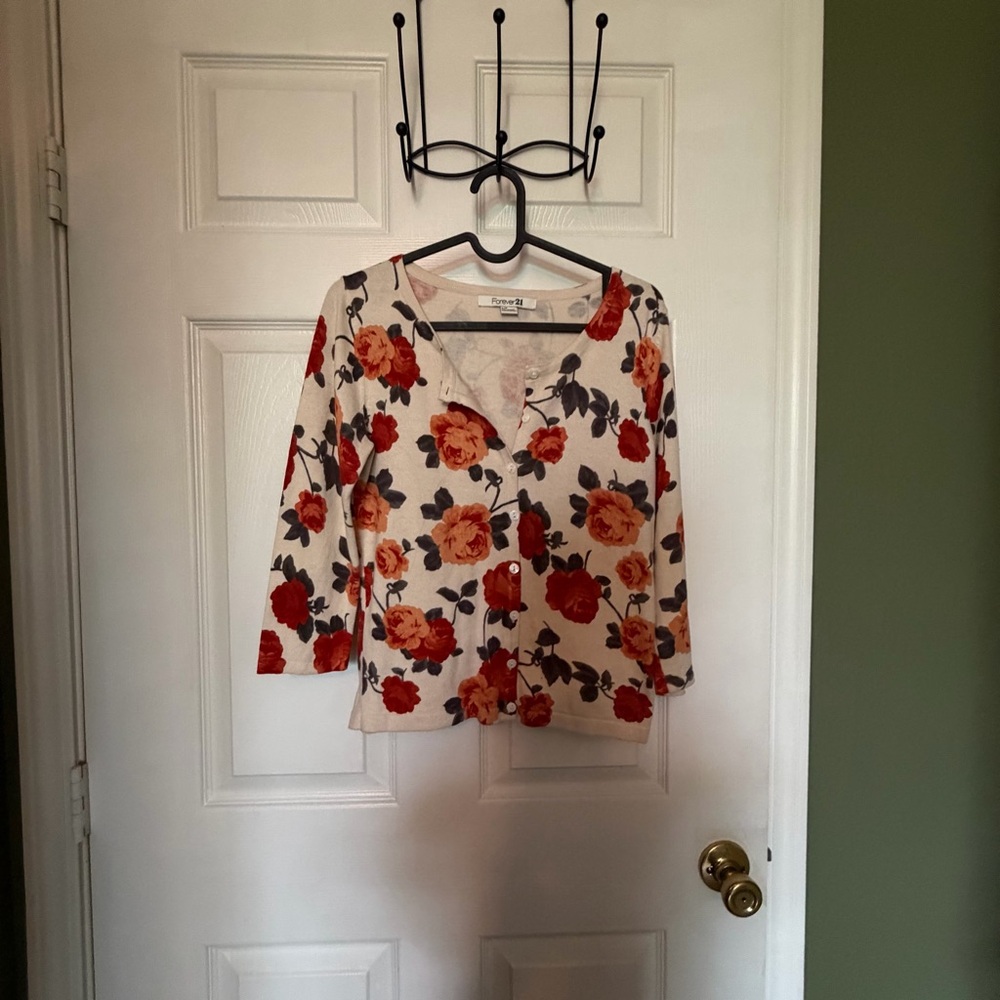 Floral Button-Front cardigan Top in Cream and Red